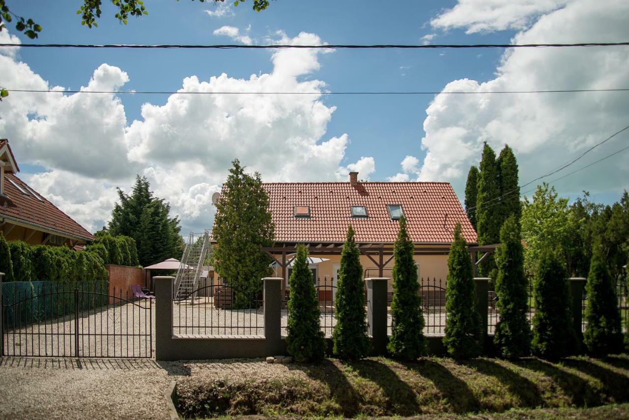Dorothy Apartman Siofok Luaran gambar